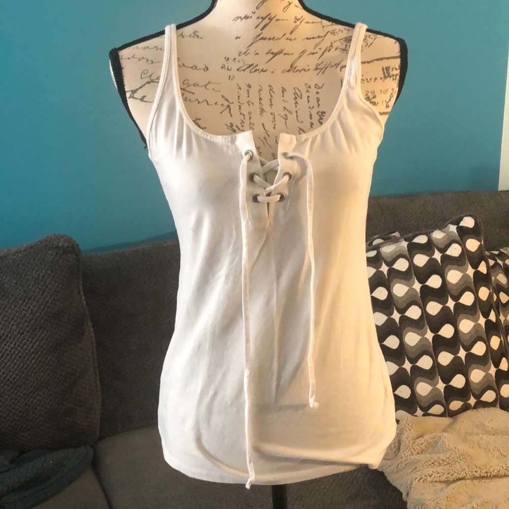 LAST CHANCE 🎉4 for $20 💄 NY&CO White Lace-up Tank, size Medium